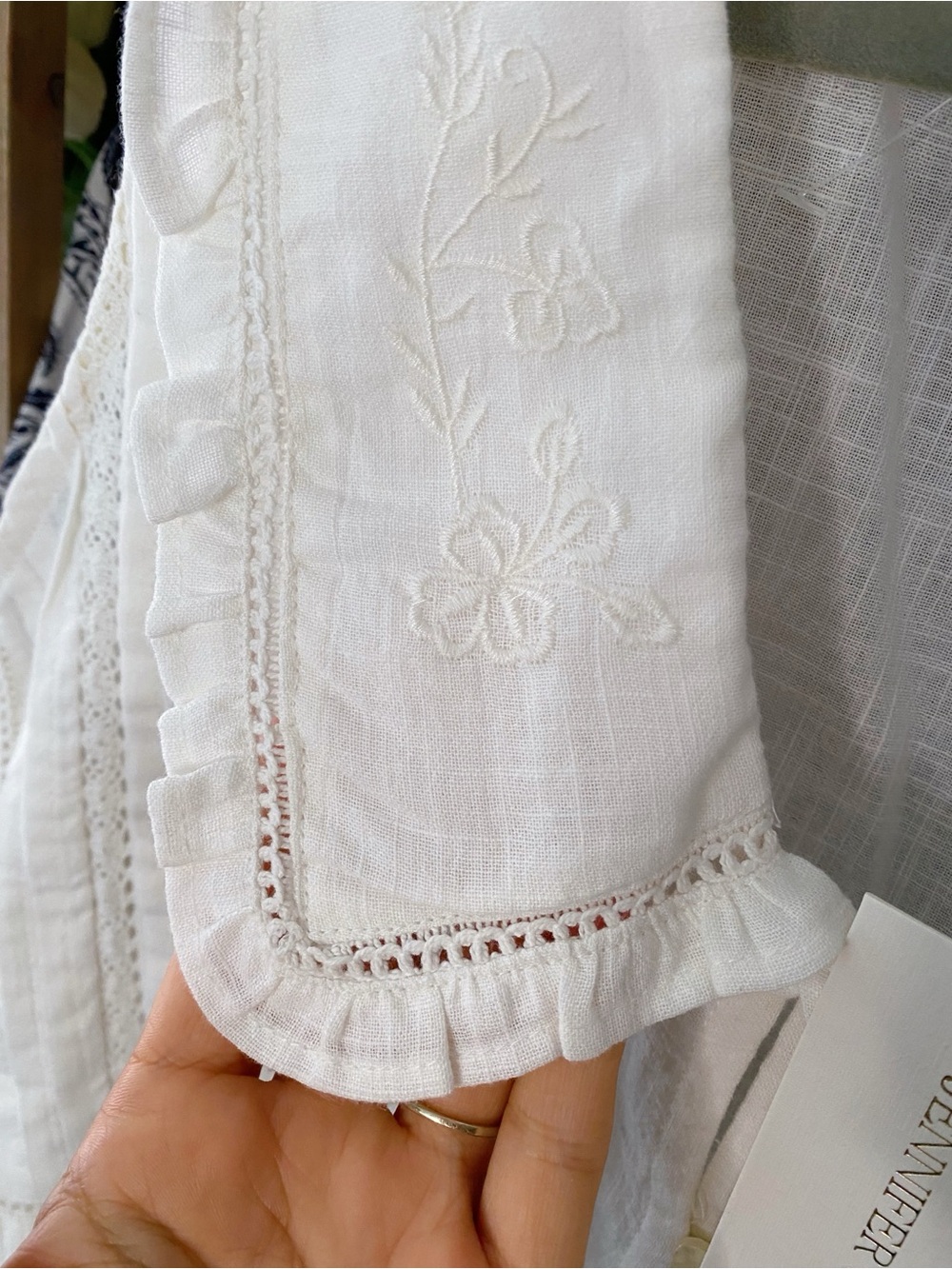 JENNIFER & GRACE Off-White Ruffle Collar Embroidered Cotton Sleeveless Top! 🐚 - Picture 6 of 12